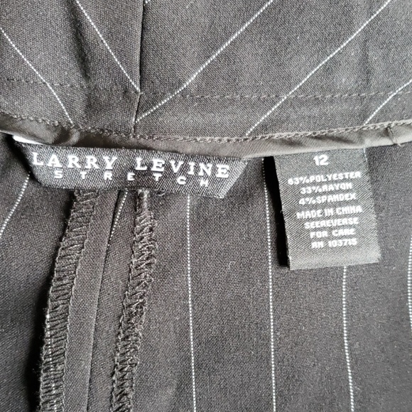 EUC Larry Levine Sz 12 black pinstripe Capri pants - Picture 5 of 7